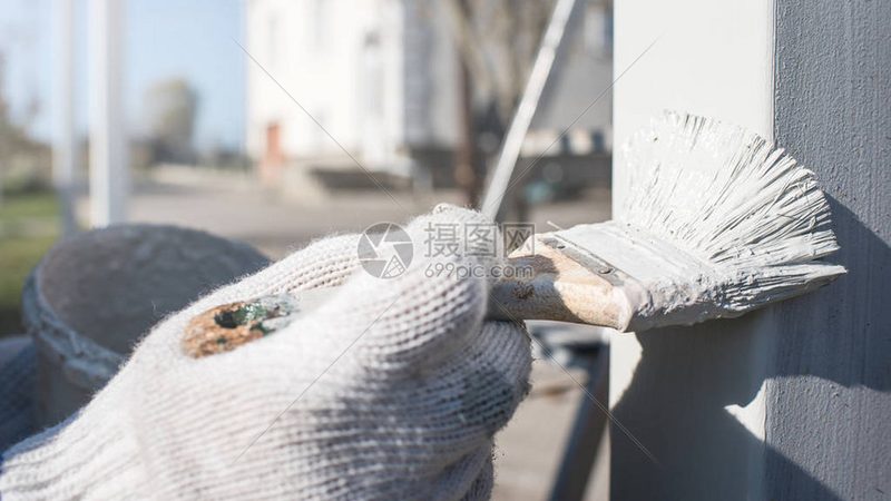 实木家具刷漆前的打磨艺术：如何打造完美漆面